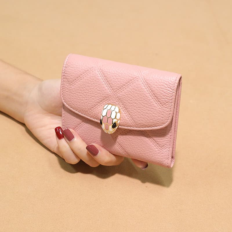 コンパクト財布 洗練デザイン 立体装飾付き 蛇腹式三つ折り財布