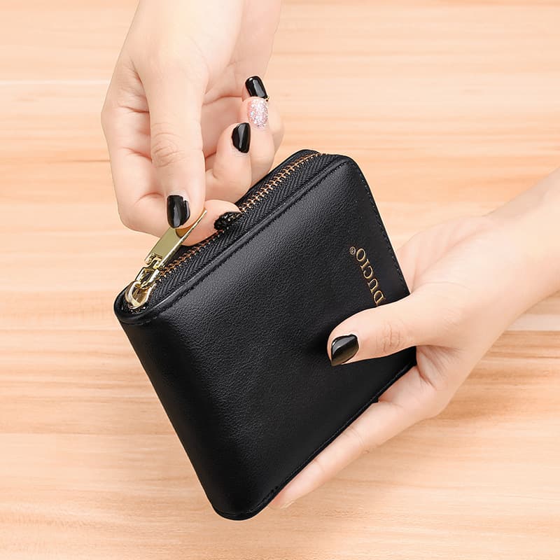 コンパクト 財布 シンプル機能性二つ折り財布