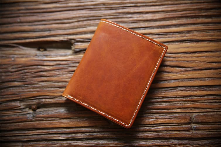 コンパクト 財布 手縫いステッチ本革二つ折り財布
