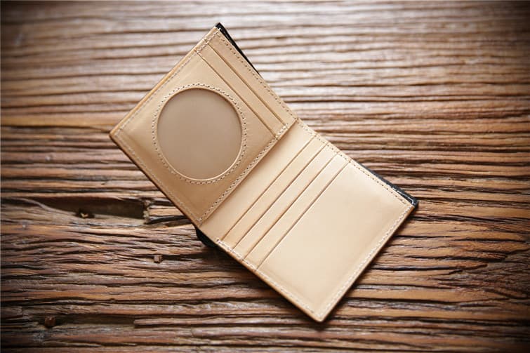 コンパクト 財布 手縫いステッチ本革二つ折り財布