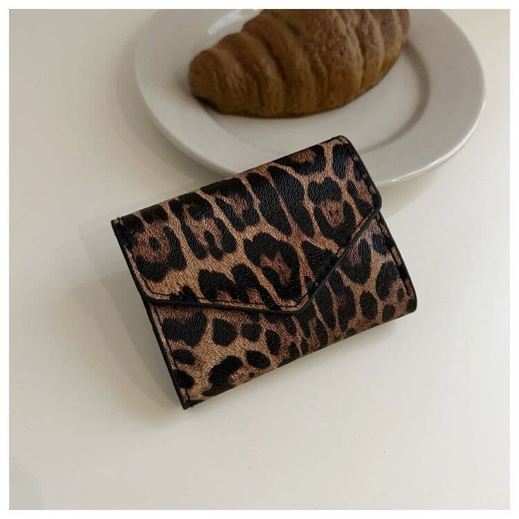コンパクト 財布 ヒョウ柄型押し三つ折りミニ財布