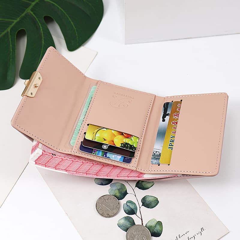 コンパクト 財布 華やか金具のリーフ柄コンパクト財布