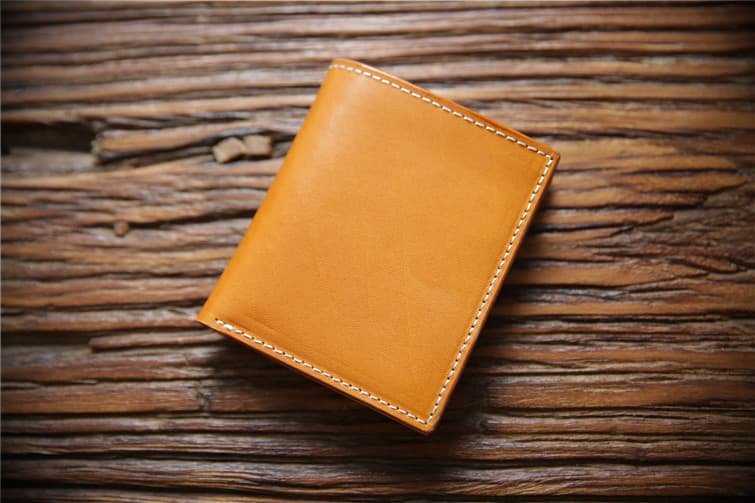 コンパクト 財布 手縫いステッチ本革二つ折り財布