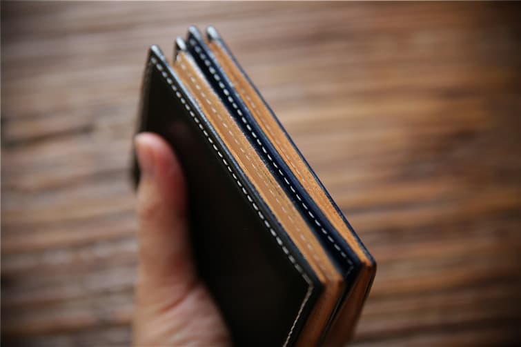 コンパクト 財布 手縫いステッチ本革二つ折り財布