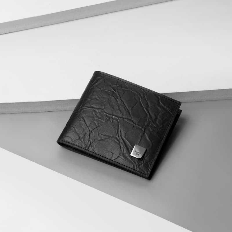 コンパクト財布 しわ加工レザー 折りたたみ財布 メタルロゴ付き