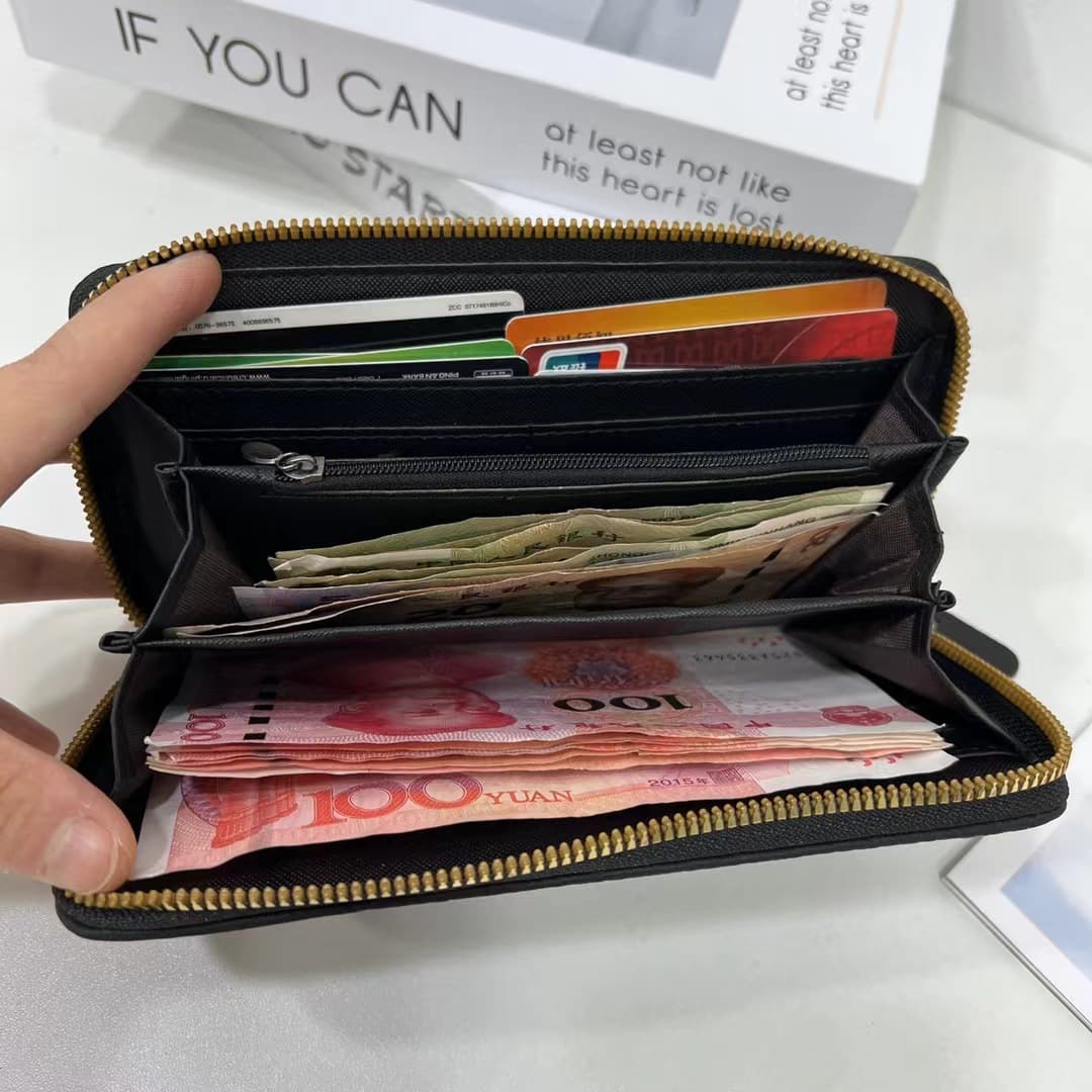 コンパクト 財布 上品な型押し本革長財布