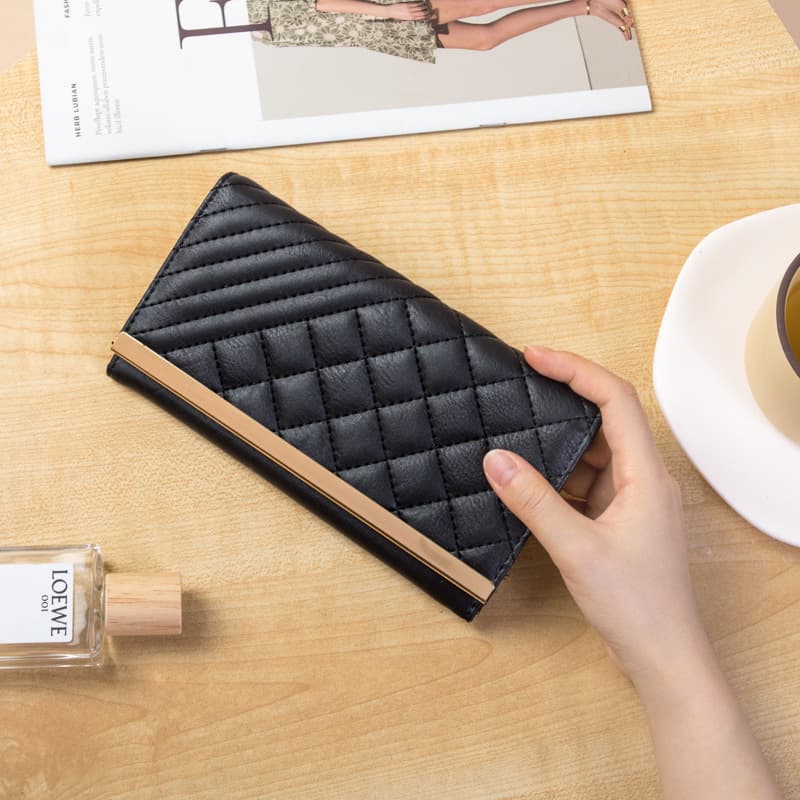 コンパクト 財布 キルティング模様の上品な長財布