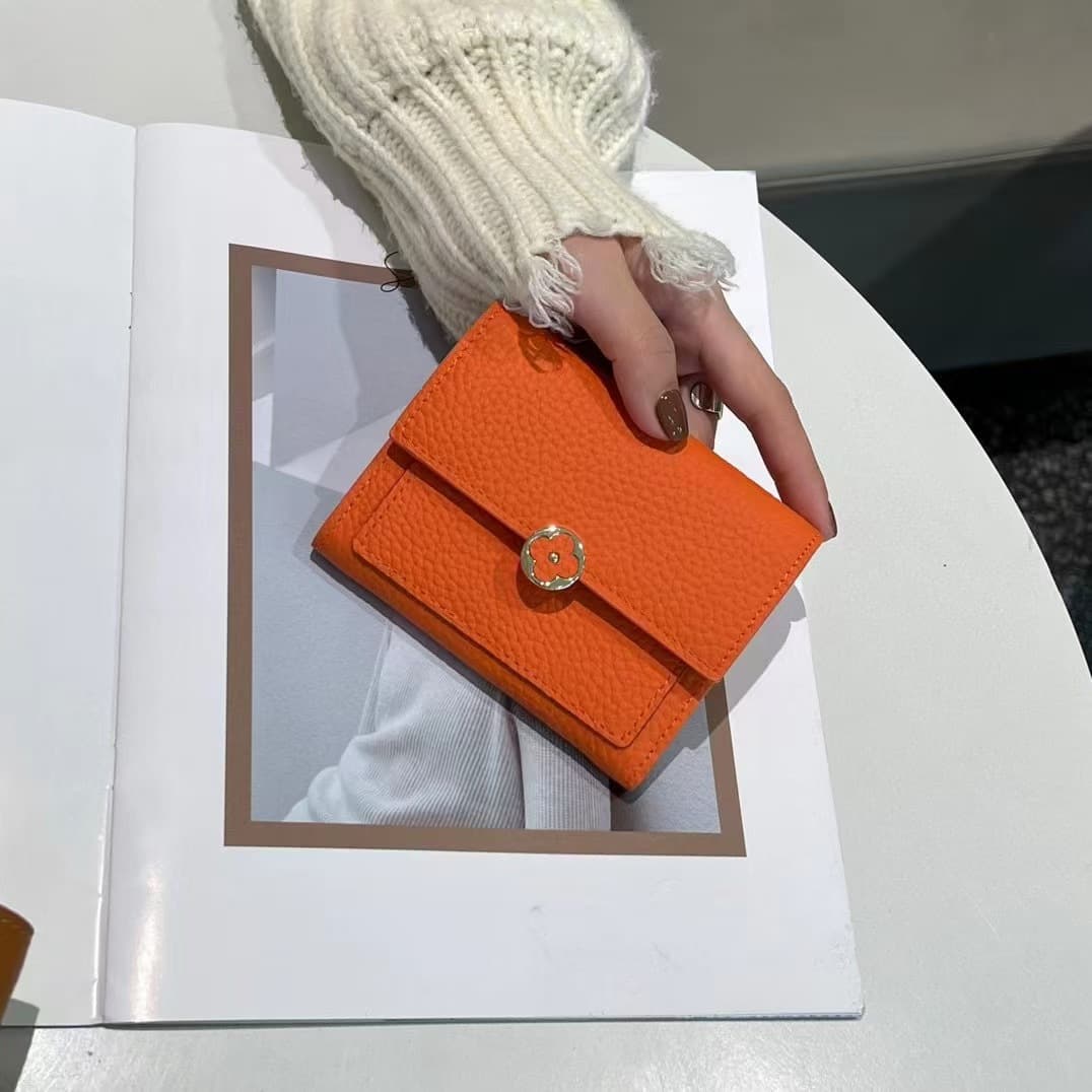 コンパクト 財布 上品な型押し三つ折りミニ財布