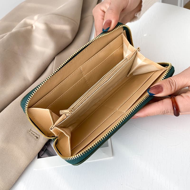 コンパクト 財布 キルティング模様の上品な長財布