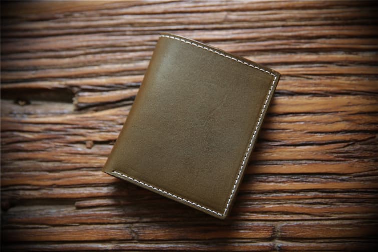 コンパクト 財布 手縫いステッチ本革二つ折り財布