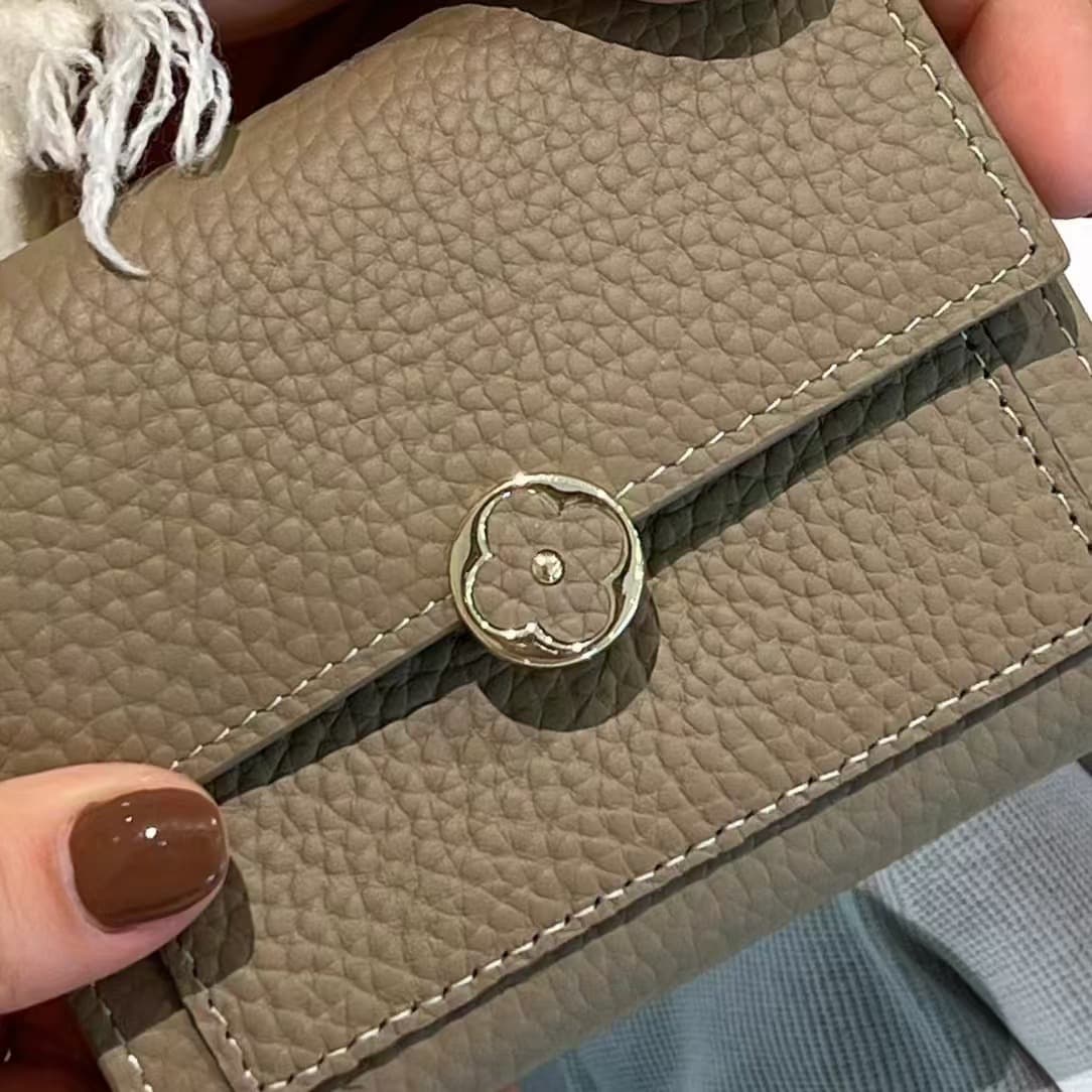 コンパクト 財布 上品な型押し三つ折りミニ財布