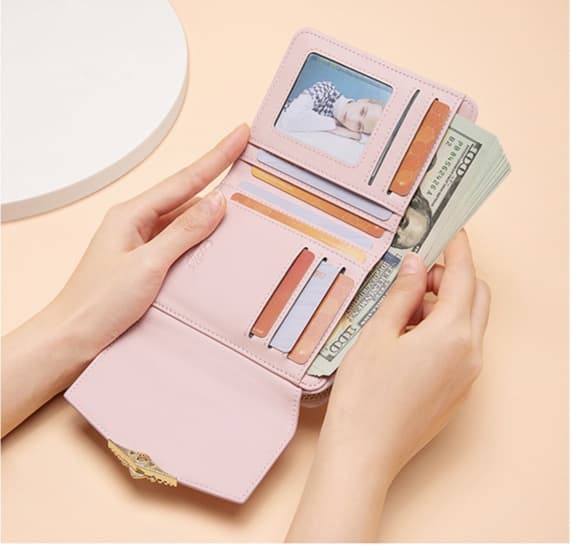 コンパクト 財布 三つ折り 上品なキルティング模様のコンパクト財布