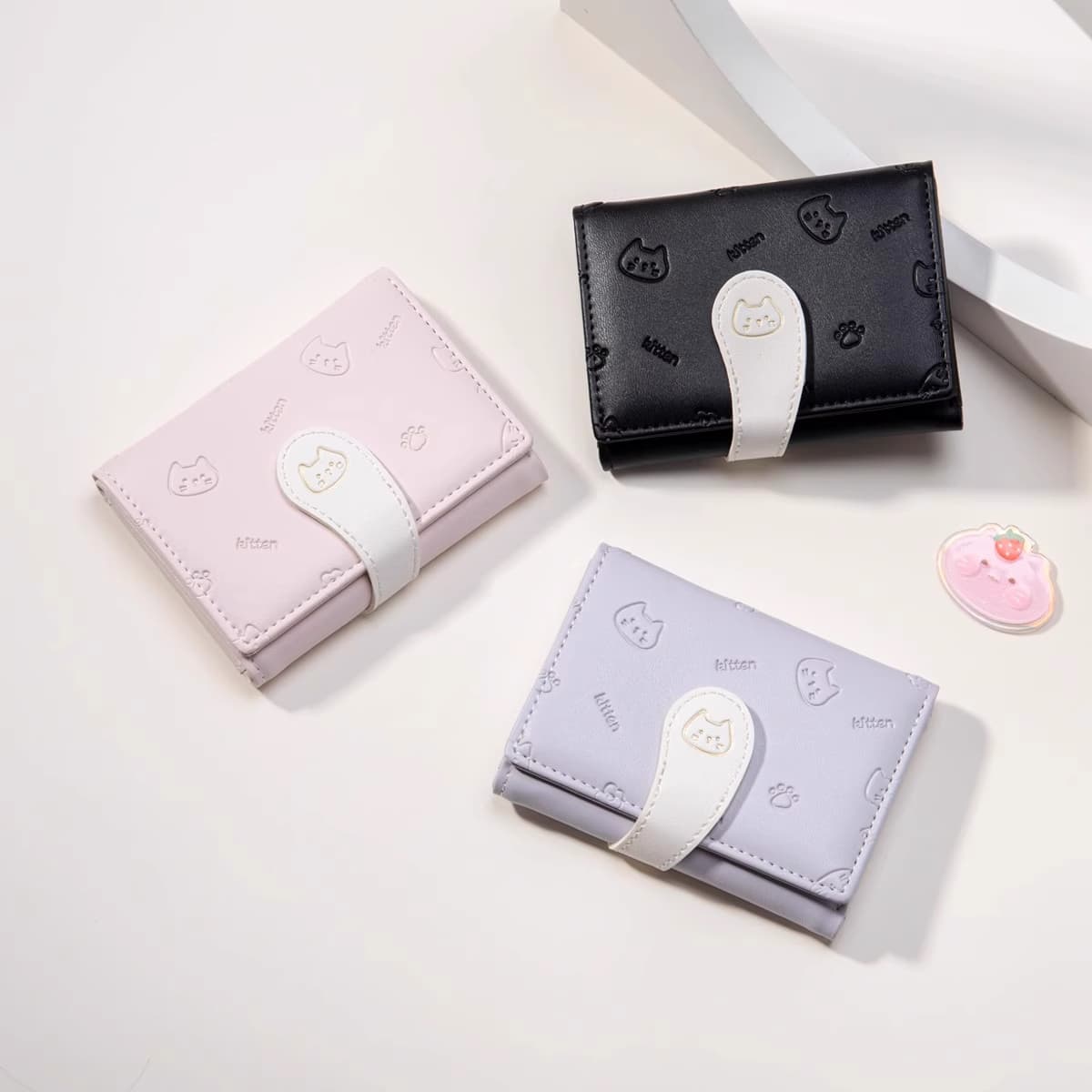 コンパクト 財布 かわいい子猫型押し二つ折り財布