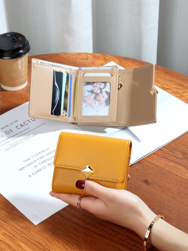 コンパクト 財布 上品な三角金具 ミニマル三つ折り財布